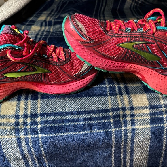 SALE—Brooks Vibrant Red & Teal Athletic Shoes - Picture 9 of 9